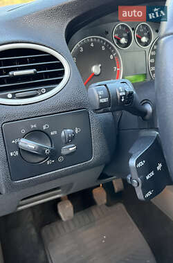 Хэтчбек Ford Focus 2007 в 