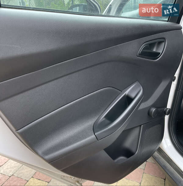 Седан Ford Focus 2013 в Стрию