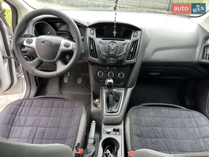 Седан Ford Focus 2013 в Стрию