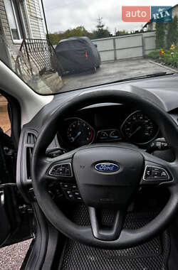 Седан Ford Focus 2016 в 