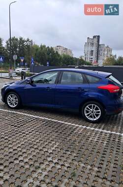 Хэтчбек Ford Focus 2015 в 