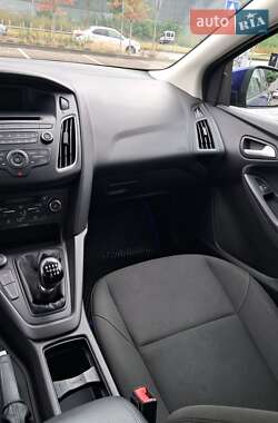 Хэтчбек Ford Focus 2015 в 
