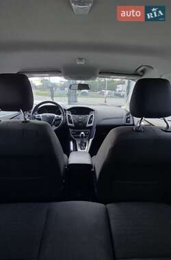 Хэтчбек Ford Focus 2012 в 