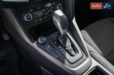 Хэтчбек Ford Focus 2015 в 