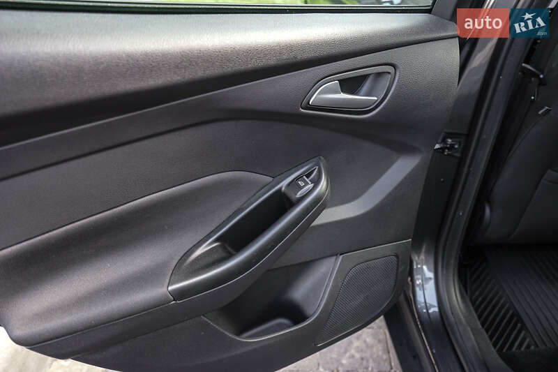 Хэтчбек Ford Focus 2015 в Львове