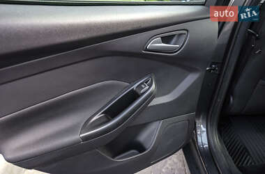 Хэтчбек Ford Focus 2015 в 