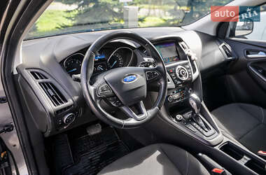 Хэтчбек Ford Focus 2015 в 