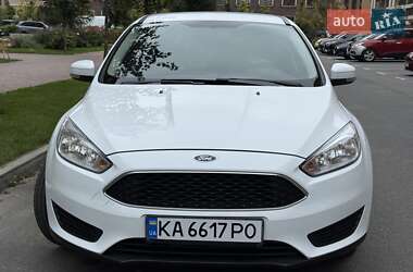 Хэтчбек Ford Focus 2015 в 
