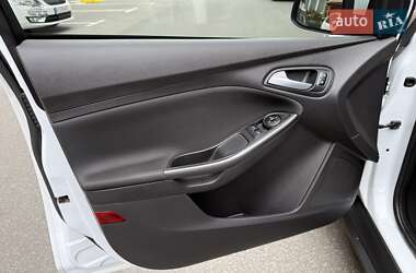 Хэтчбек Ford Focus 2015 в 