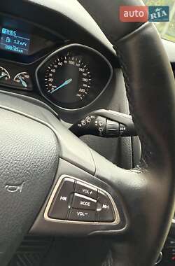 Хэтчбек Ford Focus 2015 в 