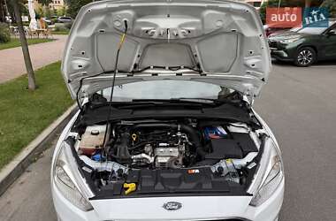 Хэтчбек Ford Focus 2015 в 