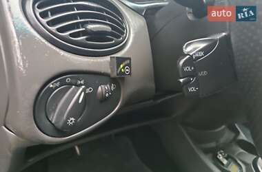 Хэтчбек Ford Focus 2002 в 