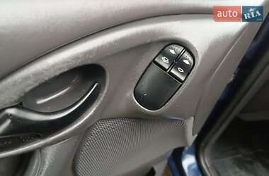 Хэтчбек Ford Focus 2002 в 