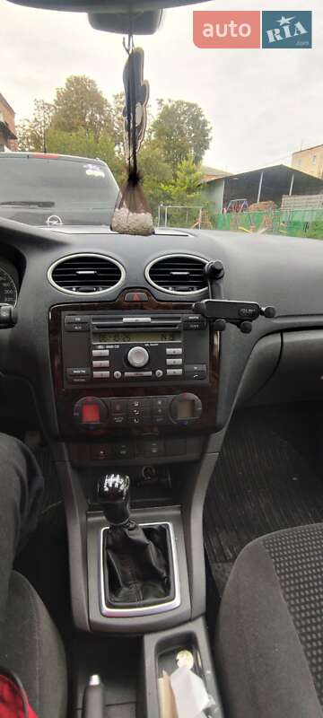Хэтчбек Ford Focus 2006 в Волочиске
