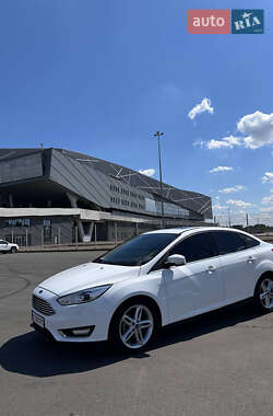 Седан Ford Focus 2015 в 