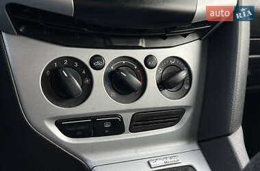 Седан Ford Focus 2012 в 