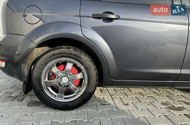 Хэтчбек Ford Focus 2011 в 