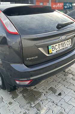 Хэтчбек Ford Focus 2011 в 