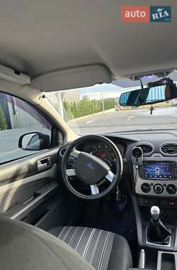 Хэтчбек Ford Focus 2011 в 