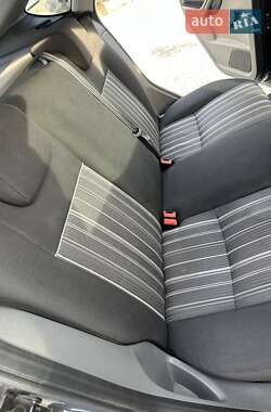 Хэтчбек Ford Focus 2011 в 