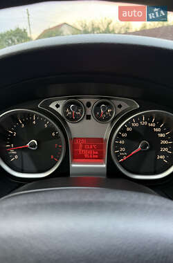 Хэтчбек Ford Focus 2011 в 