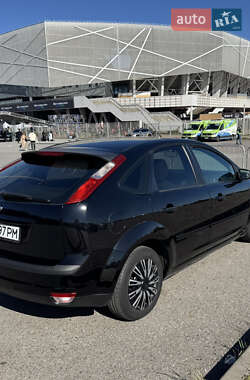 Хэтчбек Ford Focus 2007 в 