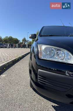 Хэтчбек Ford Focus 2007 в 