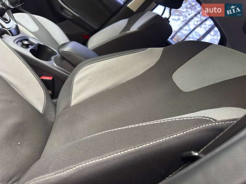 Седан Ford Focus 2013 в Охтирці