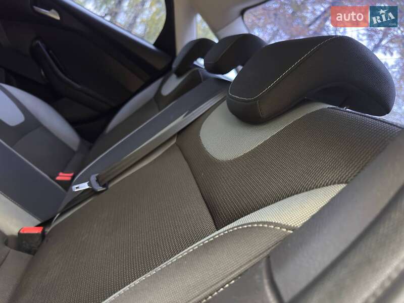 Седан Ford Focus 2013 в Охтирці