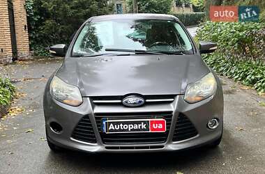 Хэтчбек Ford Focus 2011 в 