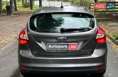 Хэтчбек Ford Focus 2011 в 