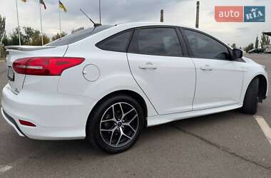 Седан Ford Focus 2015 в 