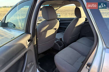 Хэтчбек Ford Focus 2004 в 