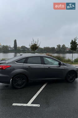 Седан Ford Focus 2015 в 