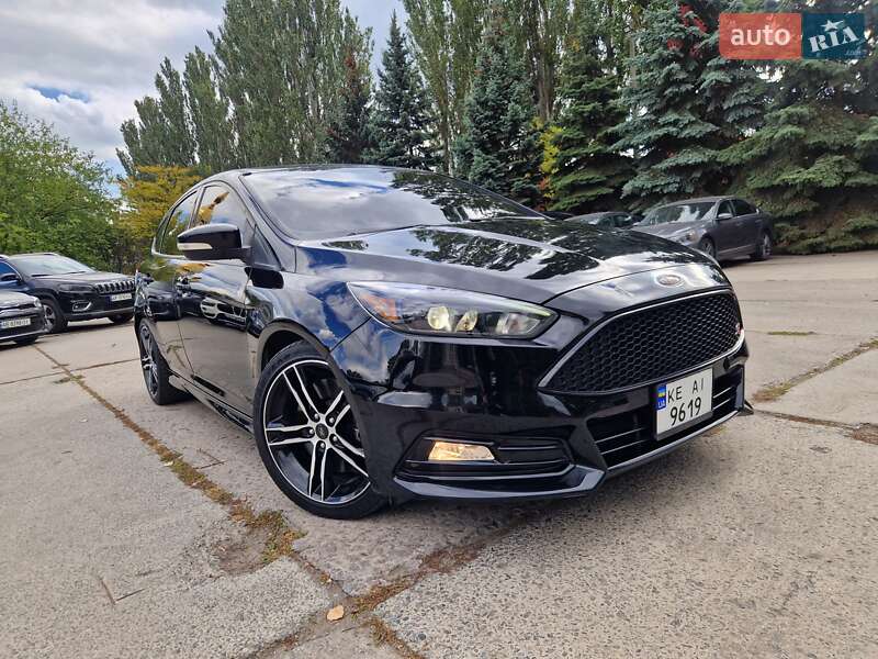 Хэтчбек Ford Focus 2017 в Днепре