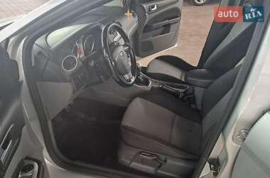Хэтчбек Ford Focus 2011 в 