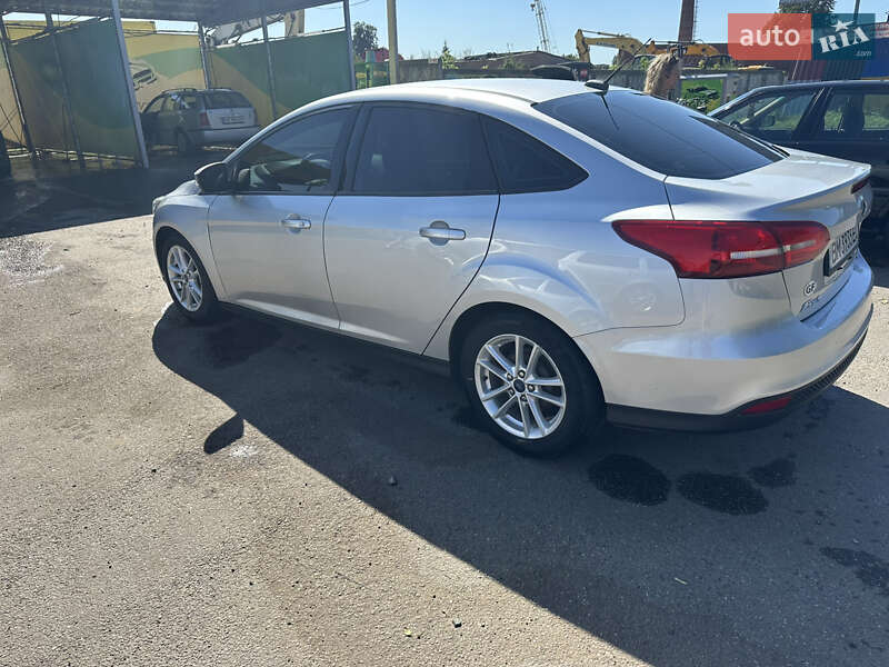 Седан Ford Focus 2015 в Охтирці