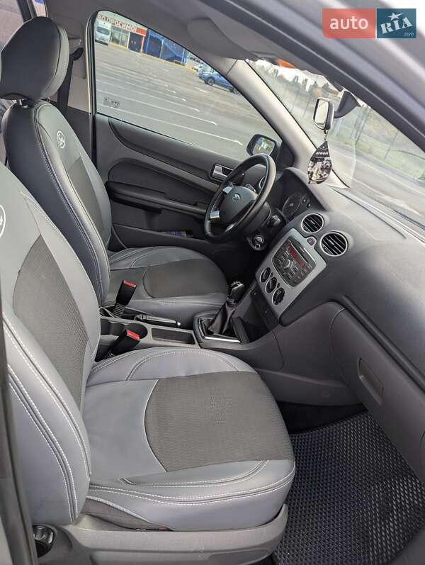 Хэтчбек Ford Focus 2007 в Ровно