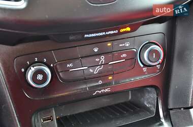 Седан Ford Focus 2014 в 