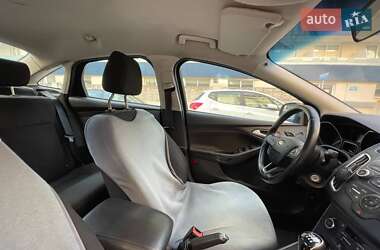 Седан Ford Focus 2015 в 