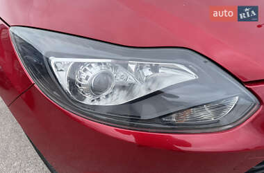 Хэтчбек Ford Focus 2012 в 