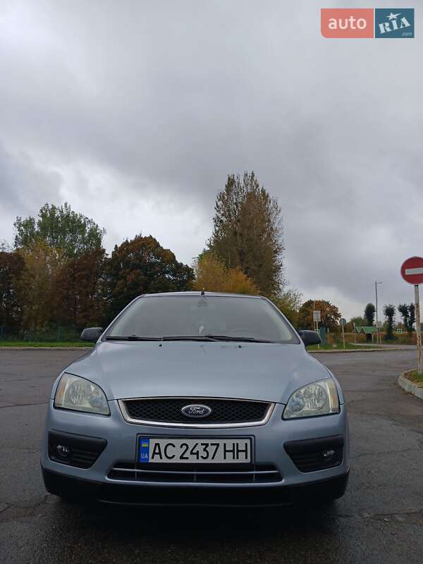 Хэтчбек Ford Focus 2005 в Владимире