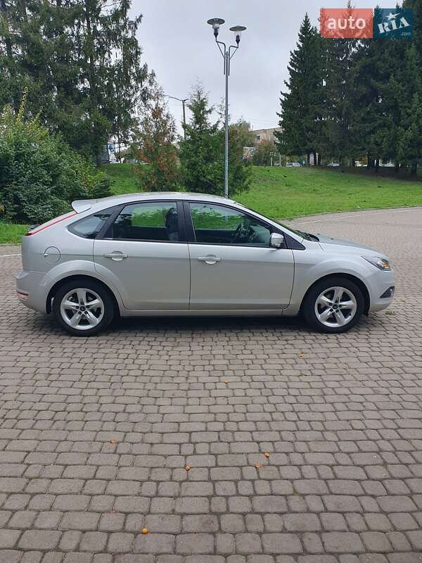Хэтчбек Ford Focus 2010 в Ровно
