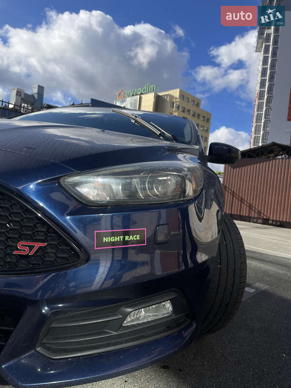 Хетчбек Ford Focus 2016 в Києві