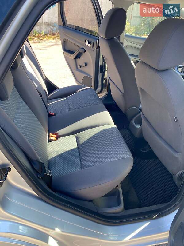 Хэтчбек Ford Focus 2005 в Житомире
