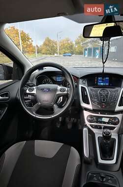 Седан Ford Focus 2011 в 