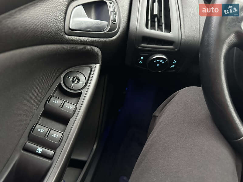 Седан Ford Focus 2016 в Ніжині