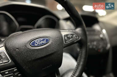Хэтчбек Ford Focus 2015 в 