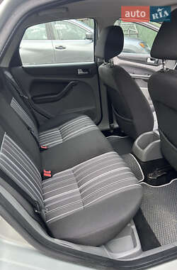Хэтчбек Ford Focus 2009 в 