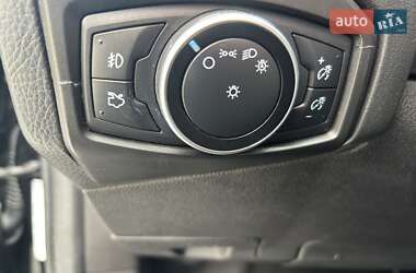 Седан Ford Focus 2015 в 